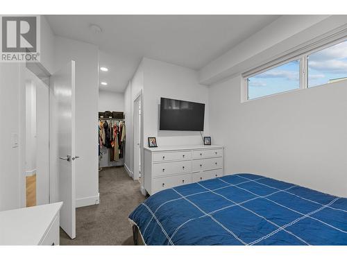 3642 Mission Springs Drive Unit# 401C, Kelowna, BC - Indoor Photo Showing Bedroom