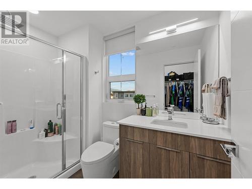 3642 Mission Springs Drive Unit# 401C, Kelowna, BC - Indoor Photo Showing Bathroom