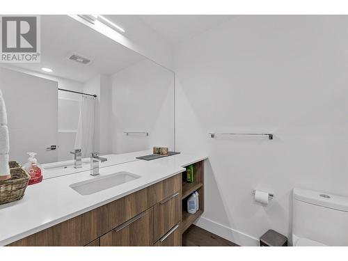 3642 Mission Springs Drive Unit# 401C, Kelowna, BC - Indoor Photo Showing Bathroom