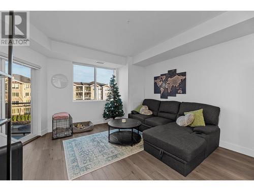 3642 Mission Springs Drive Unit# 401C, Kelowna, BC - Indoor Photo Showing Living Room