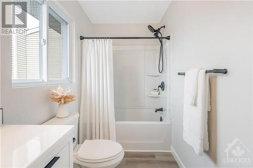 272 Cote Royale Crescent, Ottawa, ON - Indoor Photo Showing Bathroom