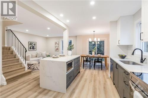 272 Cote Royale Crescent, Ottawa, ON - Indoor Photo Showing Kitchen With Upgraded Kitchen