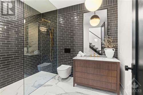 246 Byron Avenue, Ottawa, ON - Indoor Photo Showing Bathroom