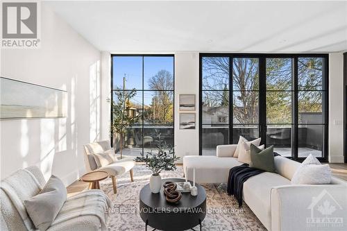 246 Byron Avenue, Ottawa, ON - Indoor Photo Showing Living Room