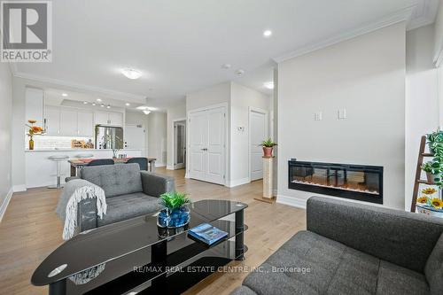 905 - 1878 Gordon Street, Guelph, ON - Indoor Photo Showing Living Room With Fireplace