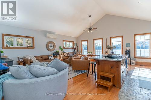 3978 South Portage Road, Huntsville, ON - Indoor Photo Showing Living Room