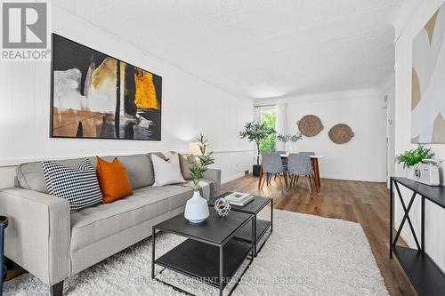 281 Wentworth Street N, Hamilton, ON - Indoor Photo Showing Living Room