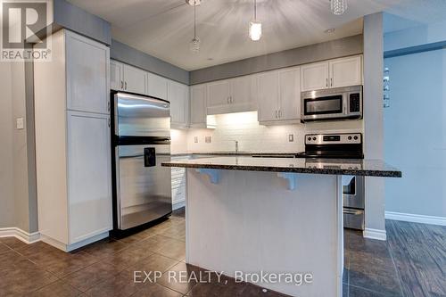 60 - 535 Margaret Street, Cambridge, ON - Indoor Photo Showing Kitchen With Upgraded Kitchen