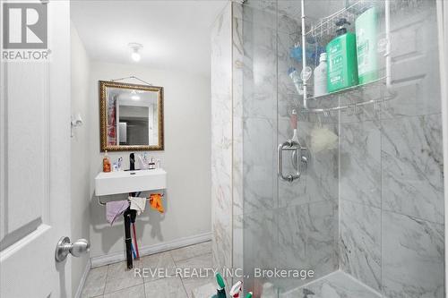 770 Barton Street E, Hamilton, ON - Indoor Photo Showing Bathroom