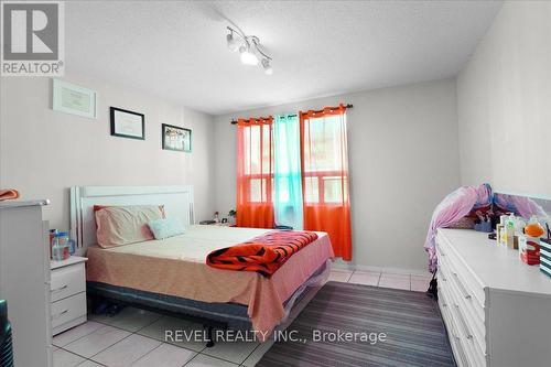 770 Barton Street E, Hamilton, ON - Indoor Photo Showing Bedroom