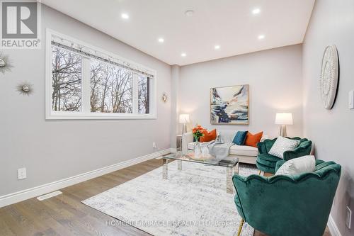 224 Freure Drive, Cambridge, ON - Indoor Photo Showing Living Room