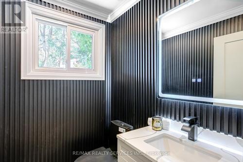 5133 Cherryhill Crescent, Burlington, ON - Indoor Photo Showing Bathroom