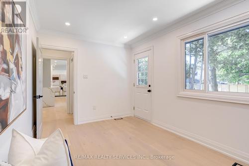 5133 Cherryhill Crescent, Burlington, ON - Indoor Photo Showing Other Room