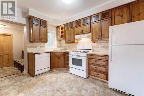 232 East 8Th Street, Hamilton, ON - Indoor Photo Showing Kitchen