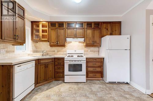 232 East 8Th Street, Hamilton, ON - Indoor Photo Showing Kitchen