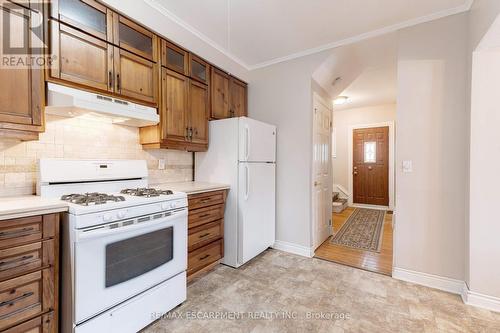 232 East 8Th Street, Hamilton, ON - Indoor Photo Showing Kitchen