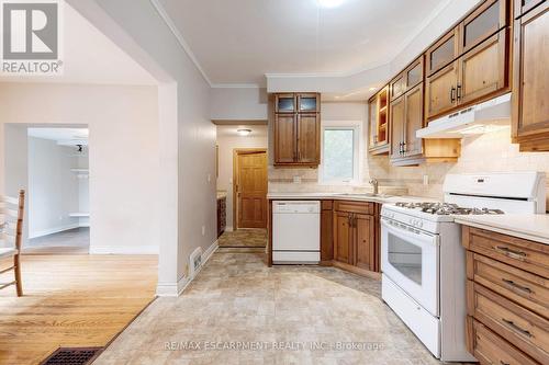 232 East 8Th Street, Hamilton, ON - Indoor Photo Showing Kitchen