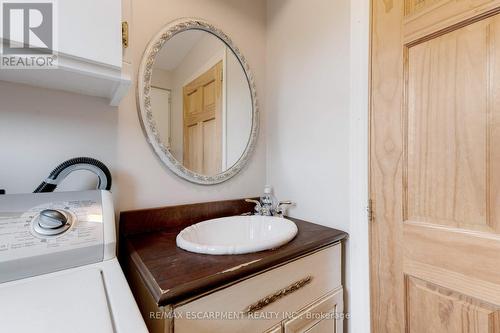 232 East 8Th Street, Hamilton, ON - Indoor Photo Showing Bathroom