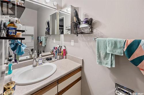 1929 Mckercher Drive, Saskatoon, SK - Indoor Photo Showing Bathroom