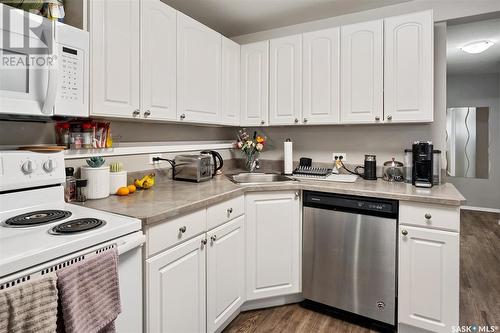 1929 Mckercher Drive, Saskatoon, SK - Indoor Photo Showing Kitchen