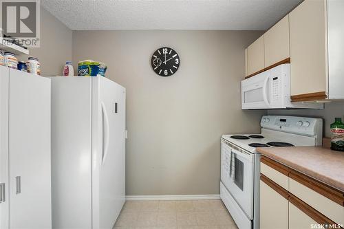 1929 Mckercher Drive, Saskatoon, SK - Indoor Photo Showing Kitchen