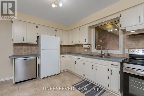 640 Pineridge Road, Waterloo, ON - Indoor Photo Showing Kitchen With Double Sink