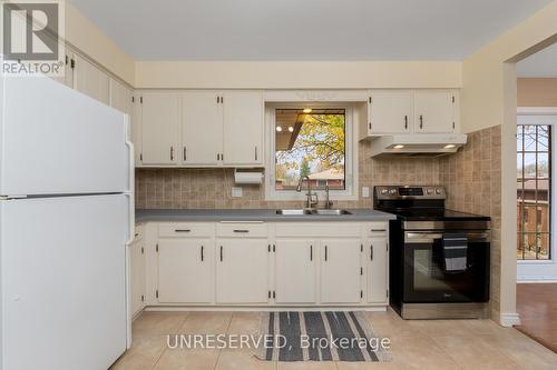 640 Pineridge Road, Waterloo, ON - Indoor Photo Showing Kitchen With Double Sink