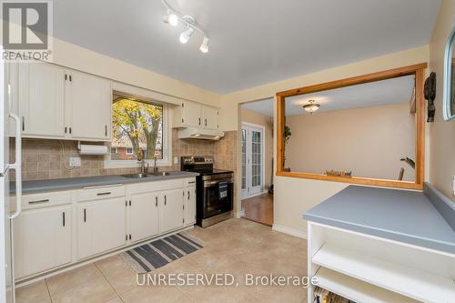 640 Pineridge Road, Waterloo, ON - Indoor Photo Showing Kitchen With Double Sink