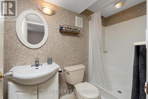 640 Pineridge Road, Waterloo, ON - Indoor Photo Showing Bathroom