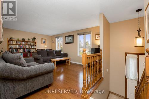 640 Pineridge Road, Waterloo, ON - Indoor Photo Showing Living Room