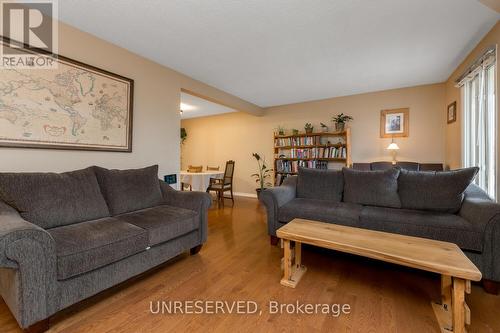 640 Pineridge Road, Waterloo, ON - Indoor Photo Showing Living Room