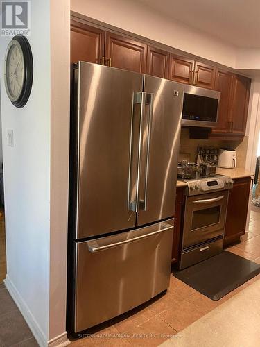 21 Miriam Garden Way, Vaughan, ON - Indoor Photo Showing Kitchen