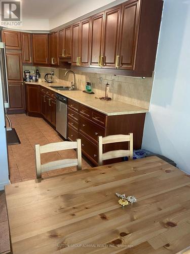 21 Miriam Garden Way, Vaughan, ON - Indoor Photo Showing Kitchen