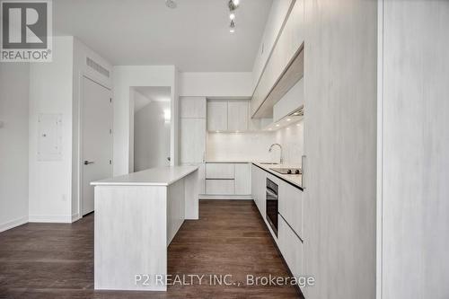 8 David Eyer Road, Richmond Hill, ON - Indoor Photo Showing Kitchen