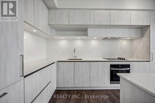 8 David Eyer Road, Richmond Hill, ON - Indoor Photo Showing Kitchen