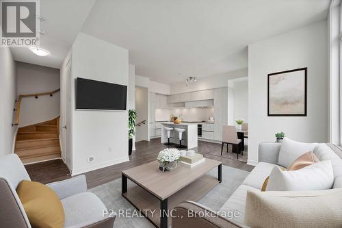 8 David Eyer Road, Richmond Hill, ON - Indoor Photo Showing Living Room