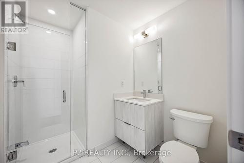 8 David Eyer Road, Richmond Hill, ON - Indoor Photo Showing Bathroom