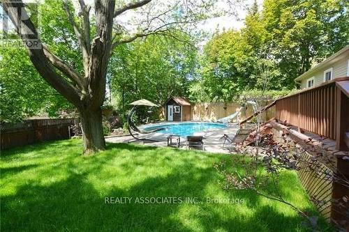 17 Law Crescent S, Richmond Hill, ON - Outdoor With In Ground Pool With Backyard