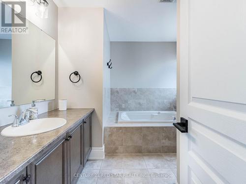 12 Rowley Street, Richmond Hill, ON - Indoor Photo Showing Bathroom