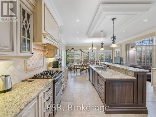 3965 Algoma Avenue, Innisfil, ON - Indoor Photo Showing Kitchen With Double Sink With Upgraded Kitchen