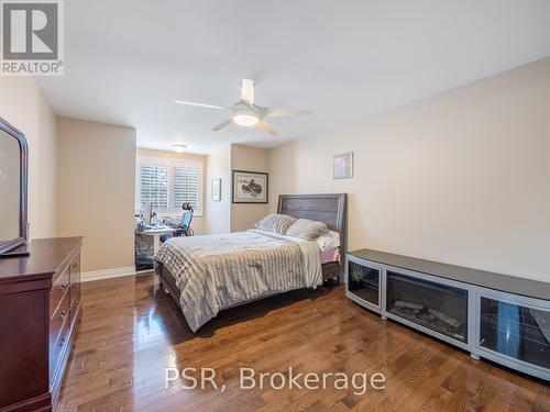 3965 Algoma Avenue, Innisfil, ON - Indoor Photo Showing Bedroom