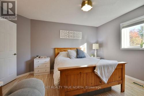 1321 Vincent Crescent, Innisfil, ON - Indoor Photo Showing Bedroom