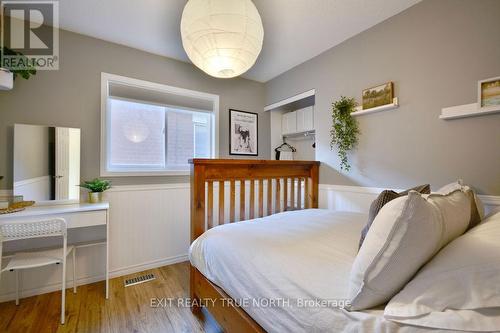 1321 Vincent Crescent, Innisfil, ON - Indoor Photo Showing Bedroom