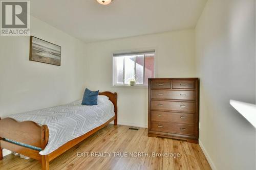 1321 Vincent Crescent, Innisfil, ON - Indoor Photo Showing Bedroom