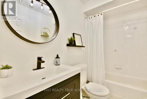 1321 Vincent Crescent, Innisfil, ON - Indoor Photo Showing Bathroom