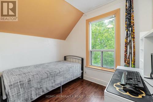 434 Ferguson Avenue N, Hamilton, ON - Indoor Photo Showing Bedroom