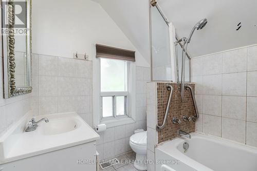 434 Ferguson Avenue N, Hamilton, ON - Indoor Photo Showing Bathroom