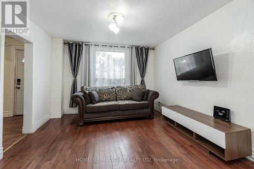 434 Ferguson Avenue N, Hamilton, ON - Indoor Photo Showing Living Room