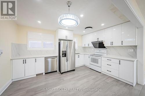 58 Collins Crescent, Aurora, ON - Indoor Photo Showing Kitchen