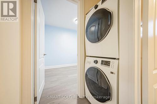 58 Collins Crescent, Aurora, ON - Indoor Photo Showing Laundry Room